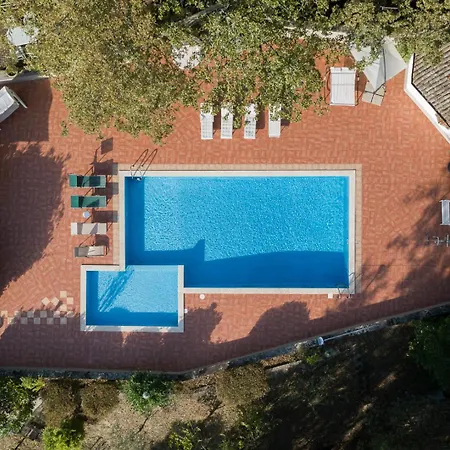 Il Borgo Nel Bosco مزرعة للإقامة *