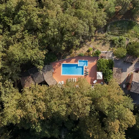 مزرعة للإقامة Il Borgo Nel Bosco