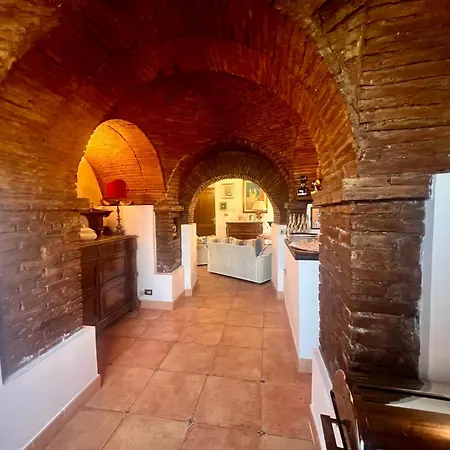 مزرعة للإقامة Il Borgo Nel Bosco Canterano