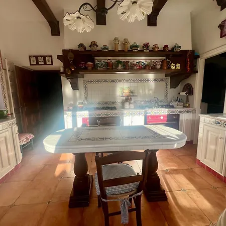 مزرعة للإقامة Il Borgo Nel Bosco Canterano