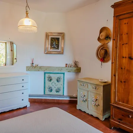مزرعة للإقامة Il Borgo Nel Bosco