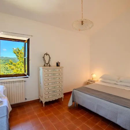 مزرعة للإقامة Il Borgo Nel Bosco *