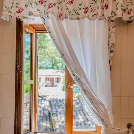 مزرعة للإقامة Il Borgo Nel Bosco