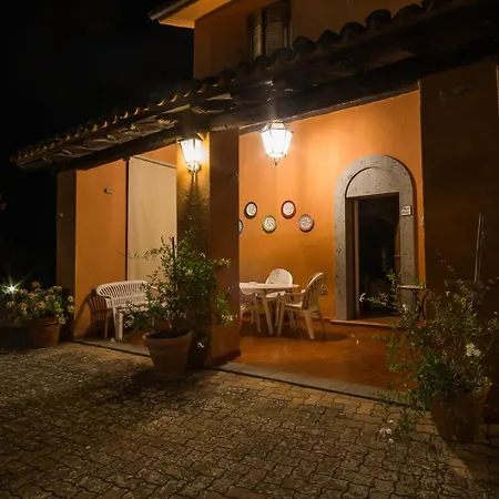 مزرعة للإقامة Il Borgo Nel Bosco *