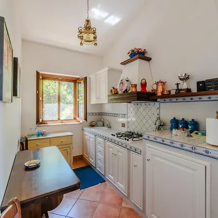 مزرعة للإقامة Il Borgo Nel Bosco Canterano